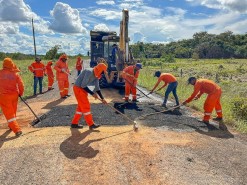 OPERAÇÃO TAPA BURACO - Prefeitura recupera estradas e vicinais de Boa Vista