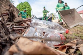 PATRULHA DA CHUVA - Prefeitura reforça que população não jogue lixo nas ruas, para evitar entupimento de bueiros e galerias