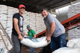 Prefeitura inicia entrega de insumos do PMDA para o segundo semestre deste ano