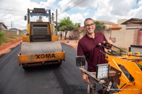 Prefeito Arthur Henrique acompanha obras de infraestrutura que estão transformando o bairro Murilo Teixeira