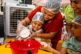 AGROBV 2023 - Pais e filhos colocam a mão na massa e aprendem juntos a fazer receitas da merenda servida nas escolas da prefeitura