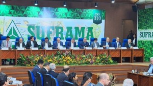 Prefeito Arthur Henrique articula investimentos para Boa Vista durante reunião da Suframa, em Manaus