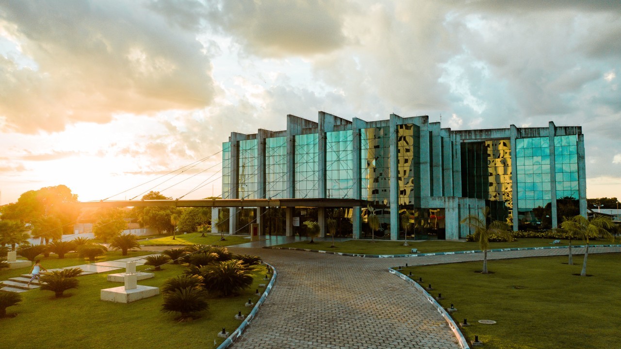 FOMENTO A CULTURA - Em dias de espetáculo, escritores roraimenses terão espaço para venda de livros no Teatro Municipal