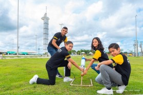 “EQUIPE I, ROBOT”  -  Alunos de robótica lançam foguete de garrafa PET e participam, pela primeira vez, de competição nacional