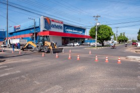 Prefeitura inicia fechamento de canteiros centrais no bairro São Vicente