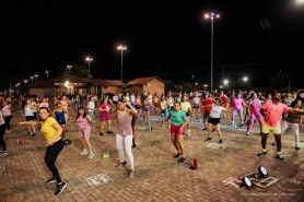 ACADEMIA ABERTA  -  Alunos entram em ritmo de carnaval com aulão animado na Praça Velia Coutinho