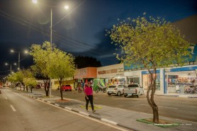 Avenida dos Bandeirantes recebe nova iluminação em LED e melhorias na infraestrutura