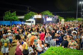 Foliões se despedem do Carnaval 2025 com grande festa na Praça Fábio Marques Paracat