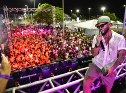CARNAVAL 2025 - Circuito tradicional da Praça Fábio Marques Paracat reúne milhares de foliões