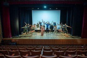 Curso de teatro da prefeitura prepara atores para os grandes palcos e também para a vida