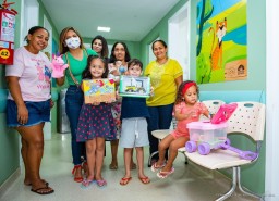 Hospital da Criança entrega brinquedos arrecadados em campanha solidária da prefeitura