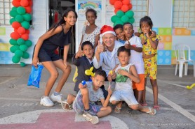 Crianças se encantam com surpresa especial durante atendimento na UBS anexa ao Hospital da Criança