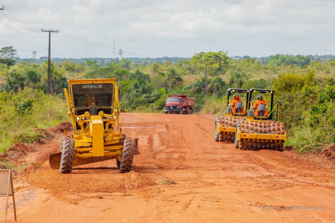 Prefeitura retoma obras de terraplanagem e asfaltamento de vicinais do Bom Intento