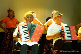 SHOW DE TALENTOS DA MELHOR IDADE - Idosos sobem ao palco do Teatro Municipal para apresentações culturais