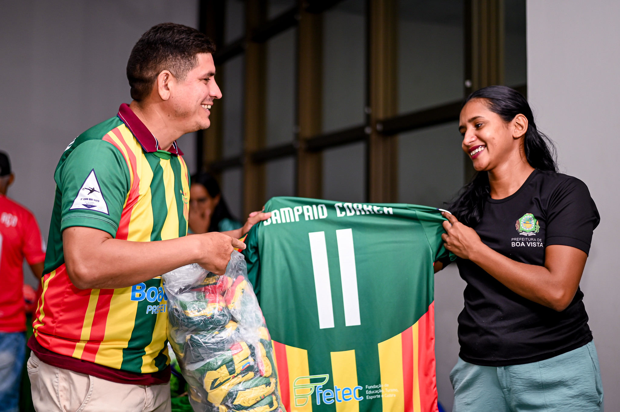 prefeito arthur henrique entrega uniformes para equipes da 5ª copa boa vista master de futebol 3 entrega