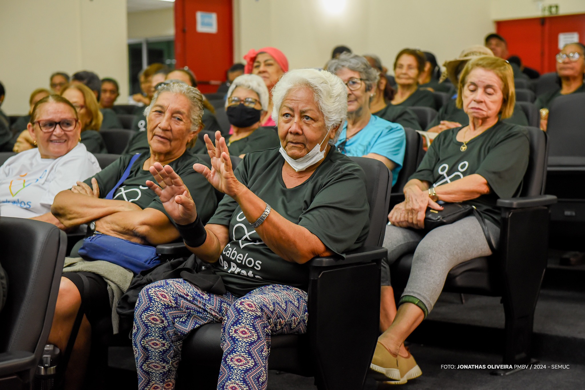 integrantes do cabelos de prata recebem orientações sobre prevenção a fraudes e golpes virtuais 3 tereza %20personagem