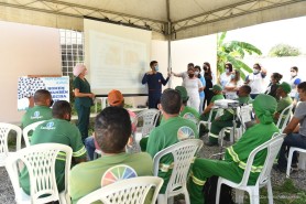 NOVEMBRO AZUL - Profissionais da área de limpeza pública recebem orientações sobre prevenção ao câncer de próstata