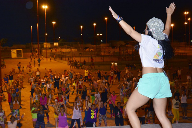 Academia Aberta promove aulão em ritmo de carnaval