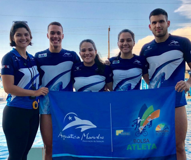 Nadadores atendidos pelo programa Bolsa Atleta participam de competição no Acre