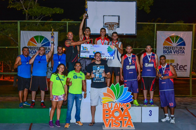 Paixão por jogar basquete supera as dificuldades