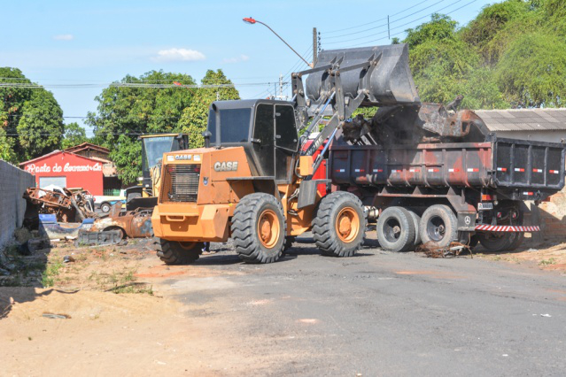 Ação envolvendo Smtran e Emhur retira sucatas de vias públicas