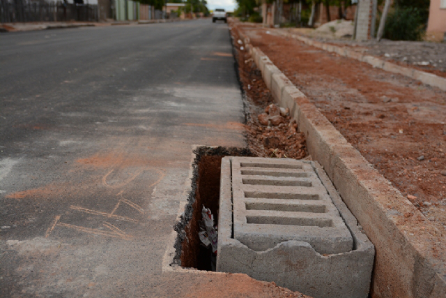 Prefeitura executa obras em bairros da zona oeste da capital