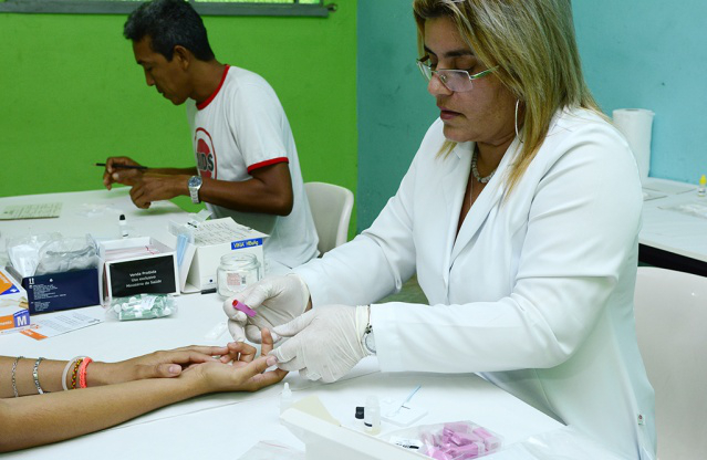 Jovens do Dedo Verde recebem atendimento médico e odontológico
