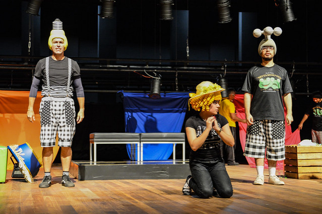 Chapeuzinho Amarelo - Elenco se prepara para o grande espetáculo deste sábado no Teatro Municipal