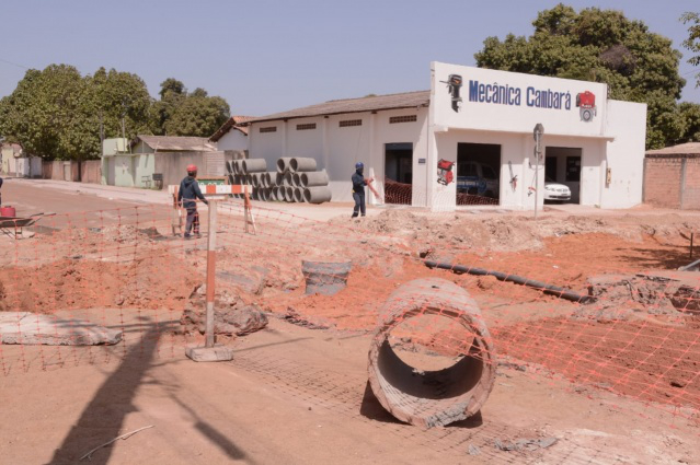 Prefeitura notifica empresas que executam obras irregulares de esgoto sanitário