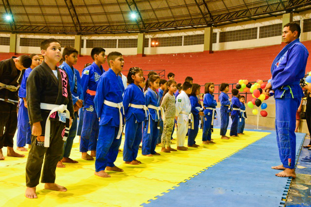 Prefeitura abre mais de 600 novas vagas para a Escolinha de Esportes da Vila Olímpica 