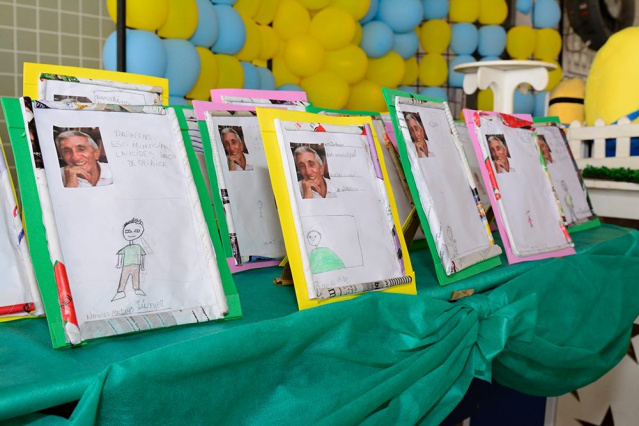 Em comemoração a um ano de existência, escola municipal lança memorial do patrono