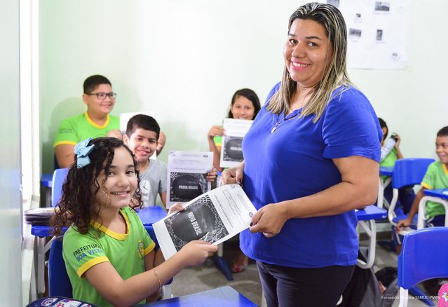 Convite - Escola Municipal lança livro de poemas durante Sarau Literário na Praça do Coreto