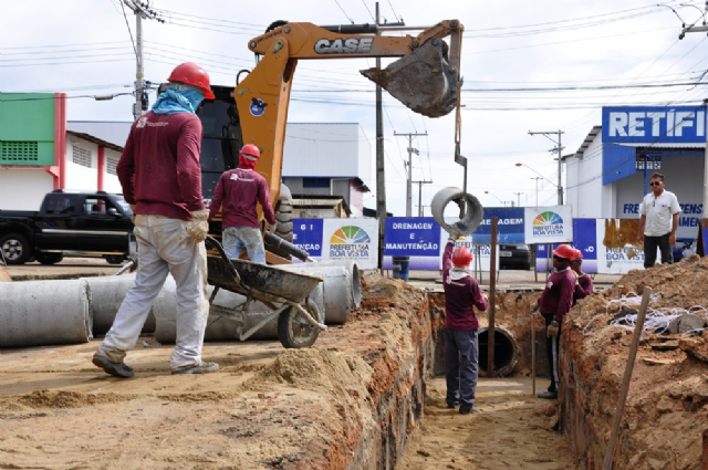 Gestão Ambiental: Prefeitura executa obras de drenagem em vala no bairro Buritis