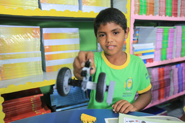 Alunos da escola Raimundo Eloy recebem primeira aula de Robótica