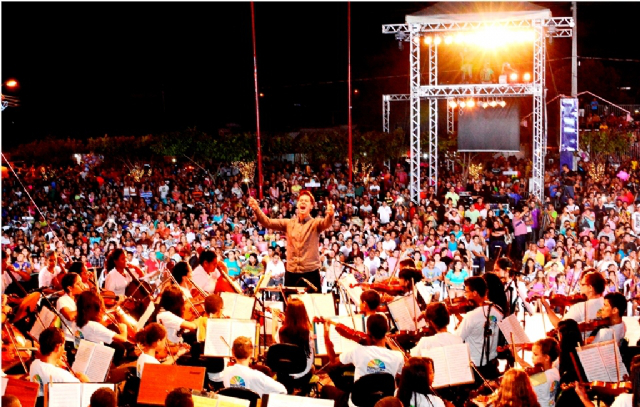 Mais de 8 mil pessoas acompanham encerramento do Natal da Paz