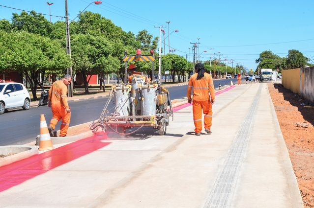 Prefeita visita obras de mobilidade urbana, pavimentação e drenagem em Boa Vista
