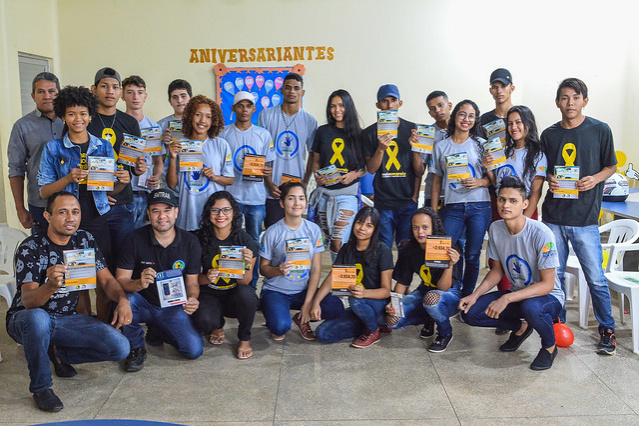 Jovens do Projeto Crescer aprendem técnicas de abordagem para levar orientação sobre trânsito em Boa Vista