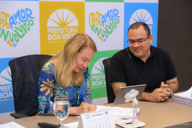 Prefeita Teresa Surita entrega Plano Municipal da Primeira Infância a vereadores de Boa Vista