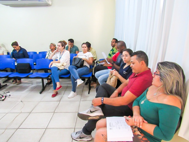 Dezembro Vermelho - Profissionais de saúde do município participam de capacitação sobre aplicação de testes rápidos para melhorar atendimento à população