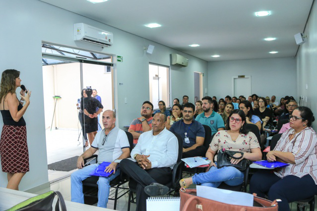 Profissionais de saúde são capacitados em manejo clínico de HIV