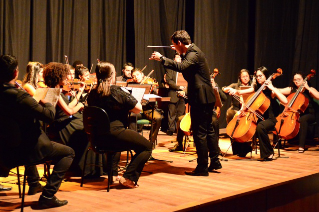 Convite  - Hoje tem música e oficina de pintura para crianças no Teatro Municipal