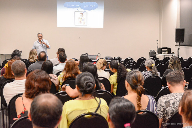 Workshop de Matemática - Professores aprendem a dinamizar aulas nas escolas de Boa Vista   