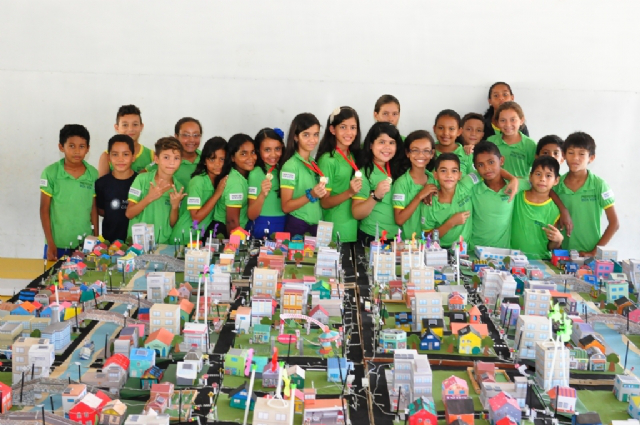 Alunos de escola municipal desenvolvem projeto sobre espaços públicos