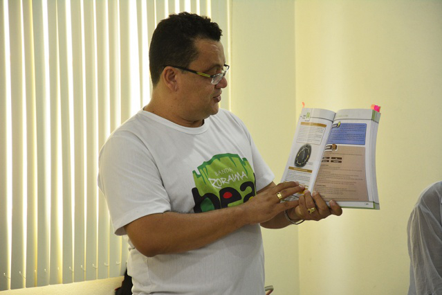 Professores do laboratório de informática integram disciplina de ciências nas escolas