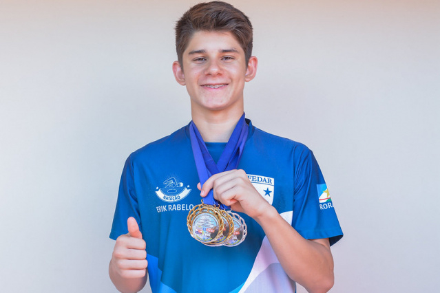 Natação - Recordista roraimense de medalhas é apoiado pelo Bolsa Atleta da Prefeitura de Boa Vista