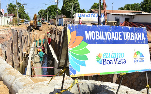 Obras de construção de galeria em ponto crítico de alagamento continuam no bairro Buritis