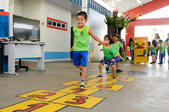 EDUCAÇÃO INFANTIL: TIRO AO ALVO