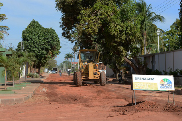 Obras de drenagem atendem diversos bairros da capital
