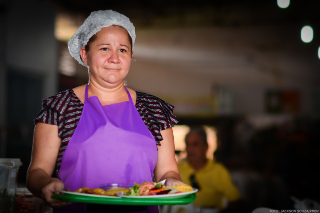 Comerciantes são preparados para atender visitantes e turistas no novo Mercado Municipal