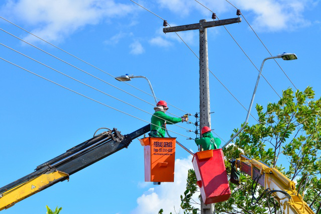 Prefeitura instala luminárias mais potentes e modernas no Said Salomão